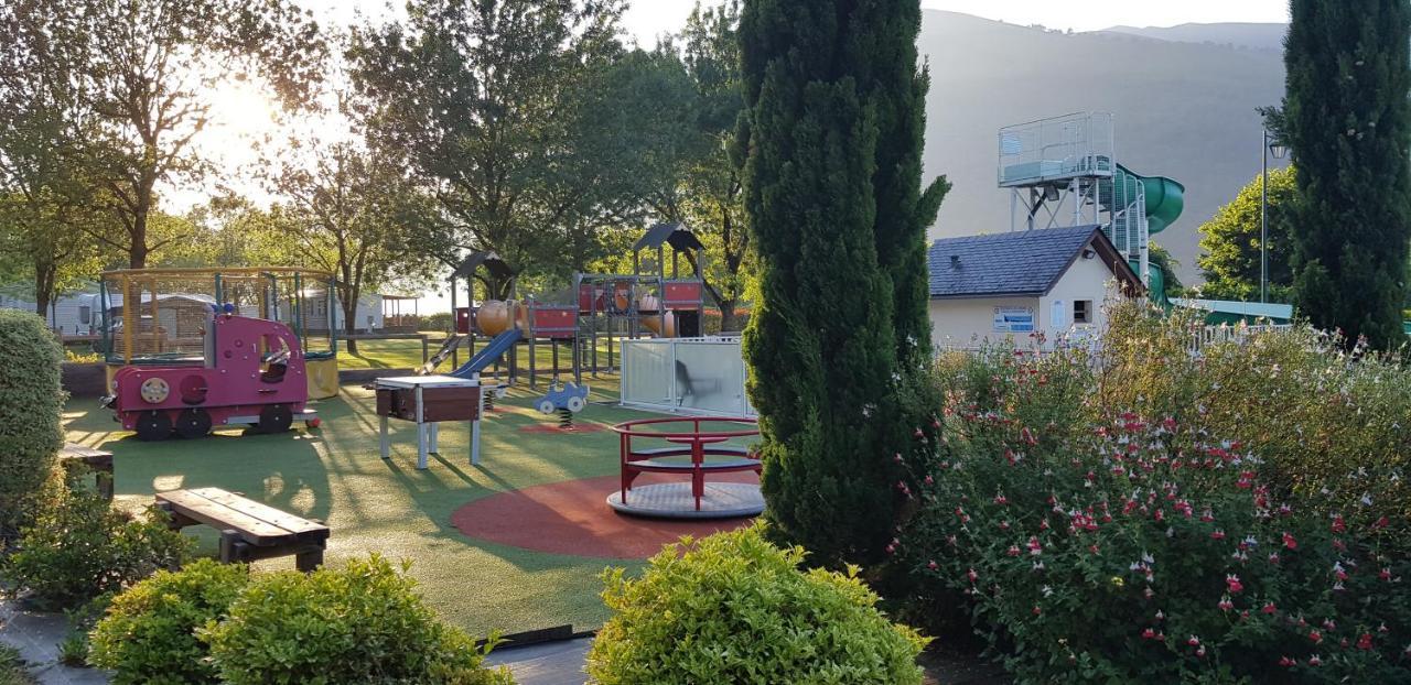 Camping Familial - Parc Aquatique - Grande Aire De Jeux A La Montagne Agos-Vidalos Buitenkant foto