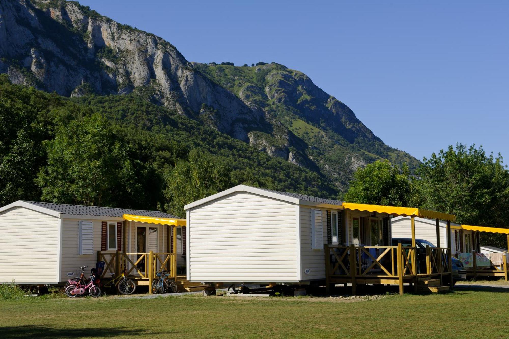 Camping Familial - Parc Aquatique - Grande Aire De Jeux A La Montagne Agos-Vidalos Buitenkant foto